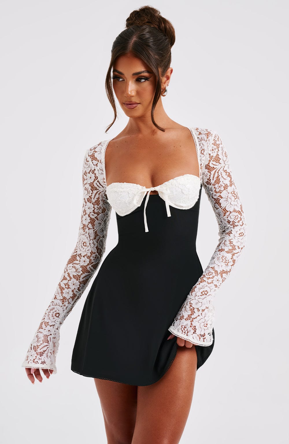VELMIRA - Robe Courte en Dentelle